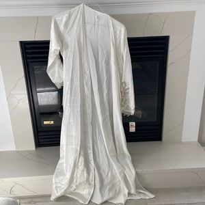 Brand new flora bridal set in ivory